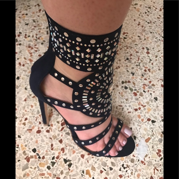 Shoes 👠 - Picture 3 of 6